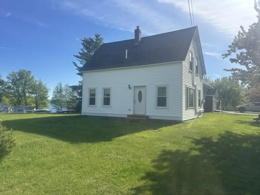 8 Lester Lane Burnham ME 04988