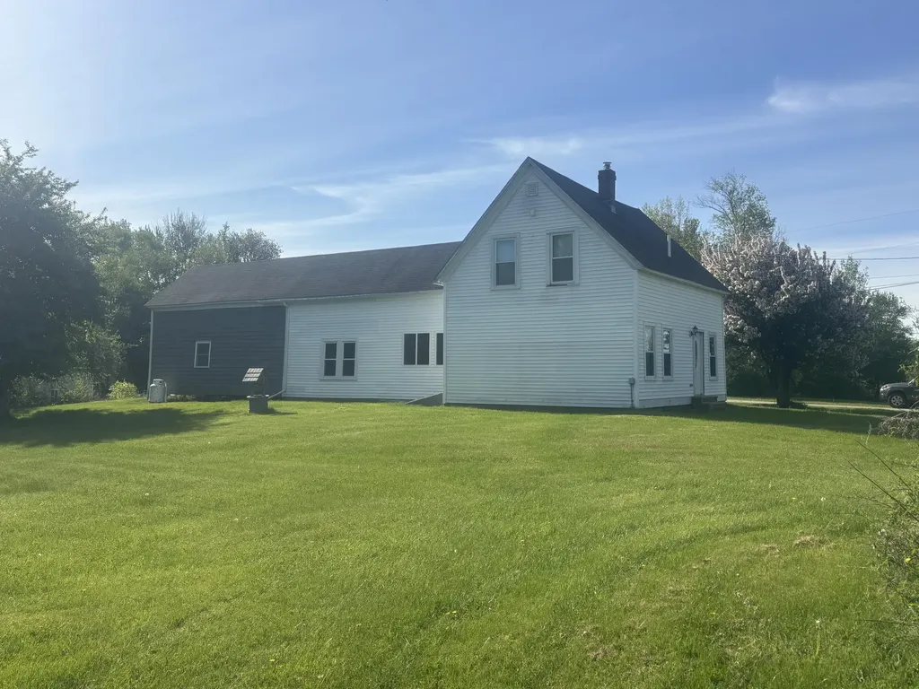 8 Lester Lane Burnham ME 04988