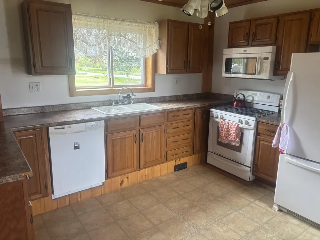 8 Lester Lane Burnham ME 04988