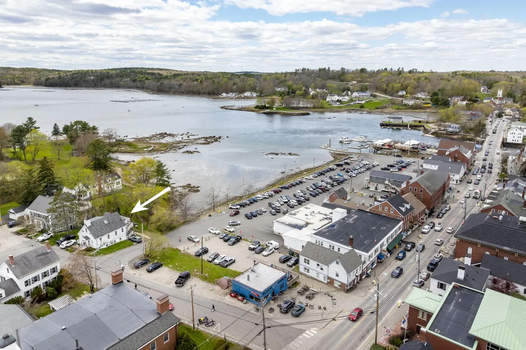 11 Water Street Damariscotta ME 04543
