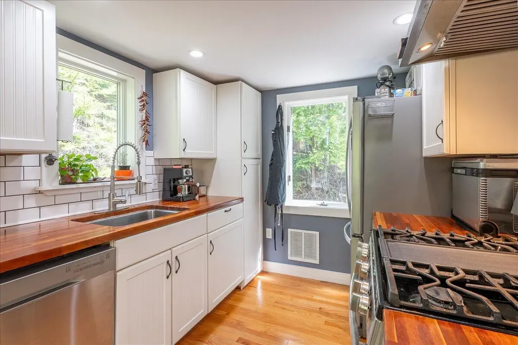 4 Stone Drive Northport ME 04849