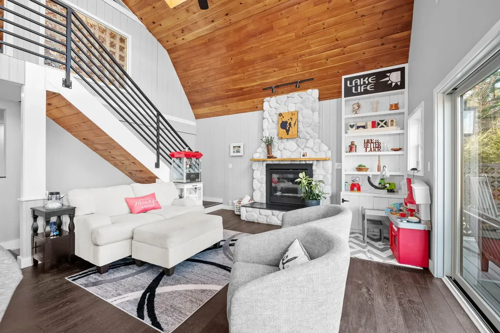 20 Partridge Way Naples ME 04055