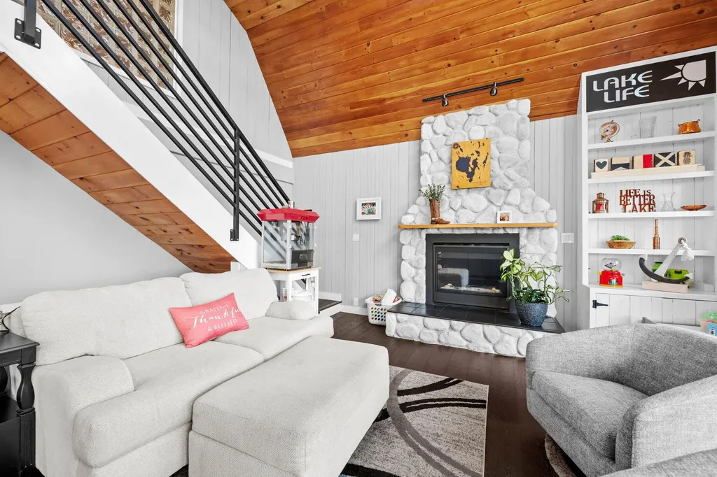 20 Partridge Way Naples ME 04055
