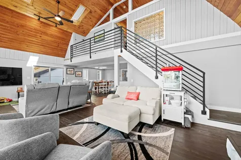 20 Partridge Way Naples ME 04055