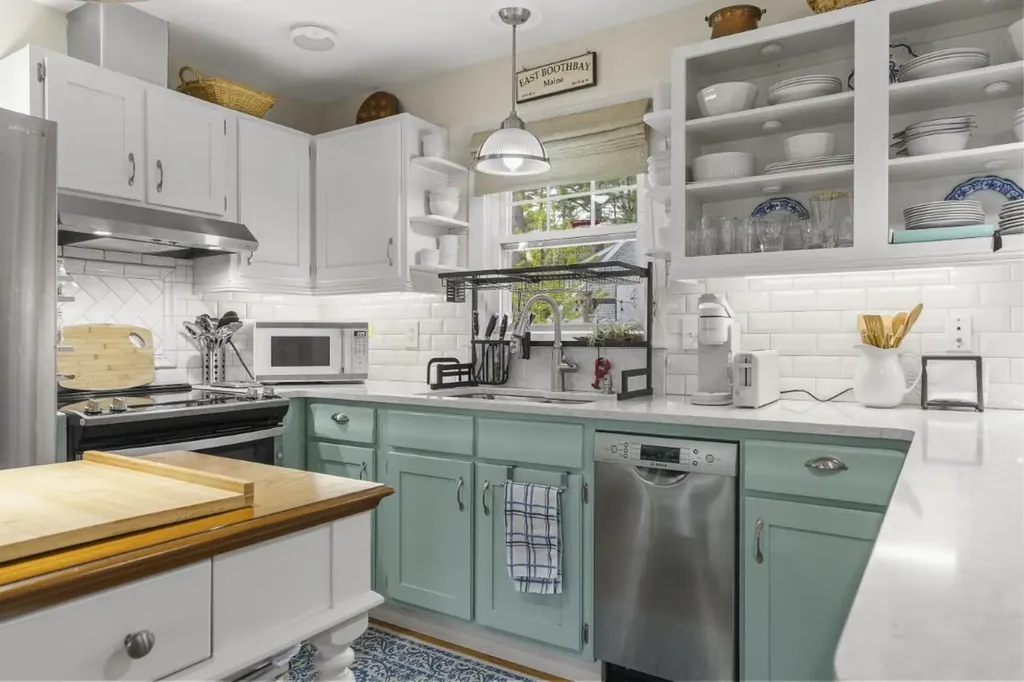 97 Presley Drive Boothbay ME 04544