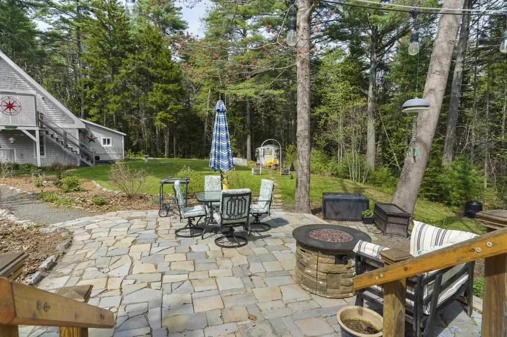 97 Presley Drive Boothbay ME 04544