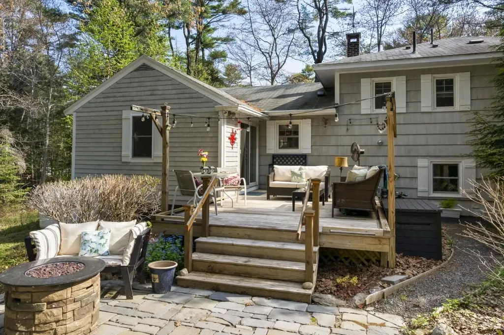 97 Presley Drive Boothbay ME 04544