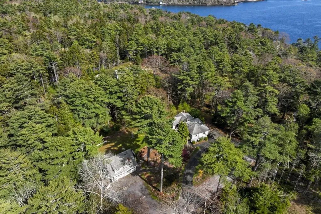 97 Presley Drive Boothbay ME 04544