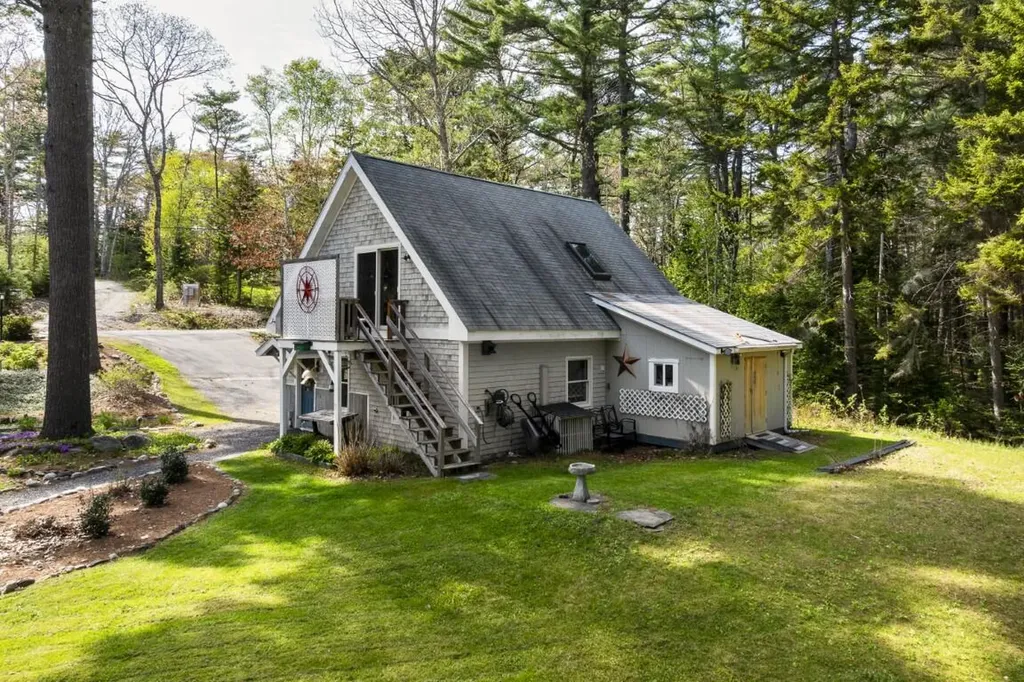 97 Presley Drive Boothbay ME 04544