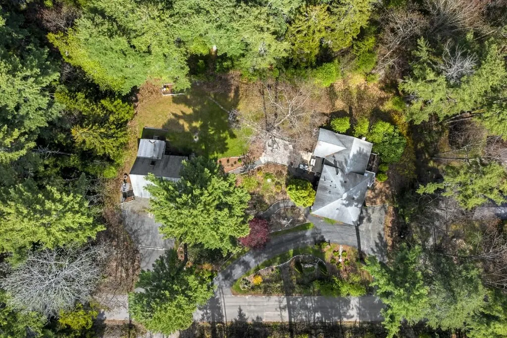 97 Presley Drive Boothbay ME 04544