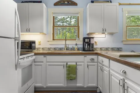 97 Presley Drive Boothbay ME 04544