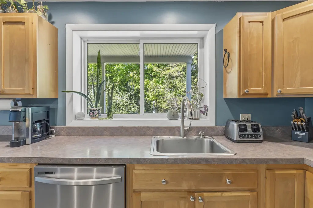 789 Brighton Hill Road Minot ME 04258
