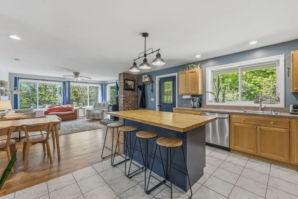789 Brighton Hill Road Minot ME 04258
