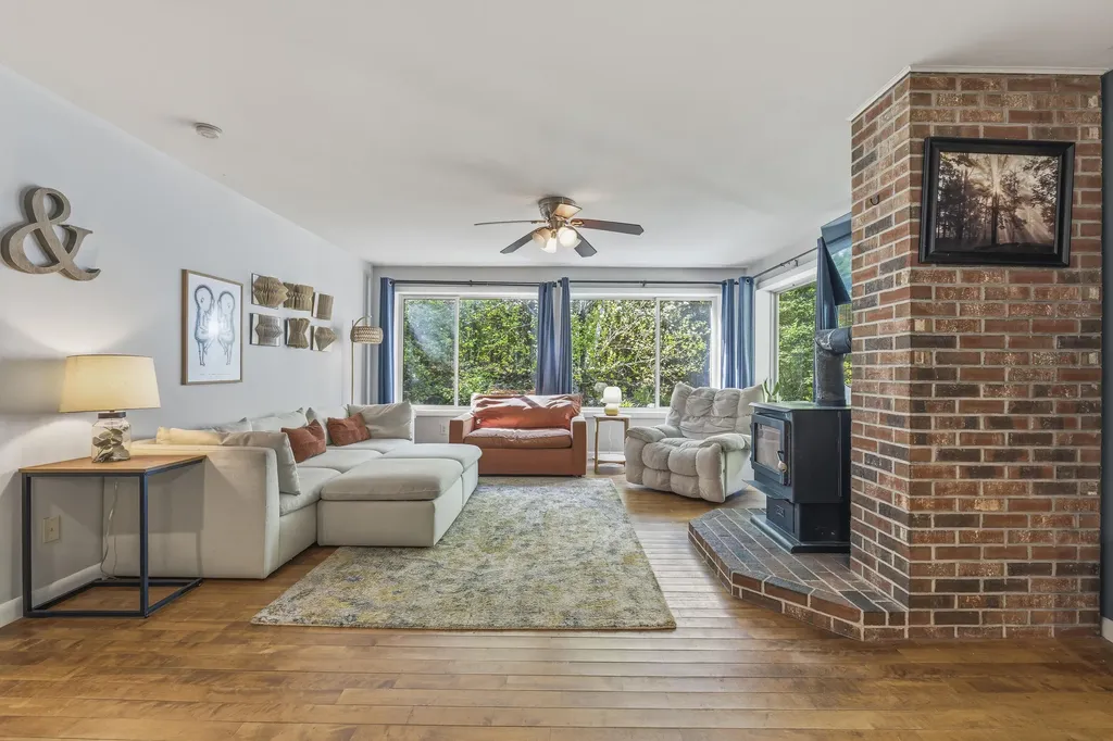 789 Brighton Hill Road Minot ME 04258