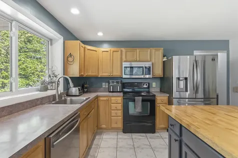 789 Brighton Hill Road Minot ME 04258
