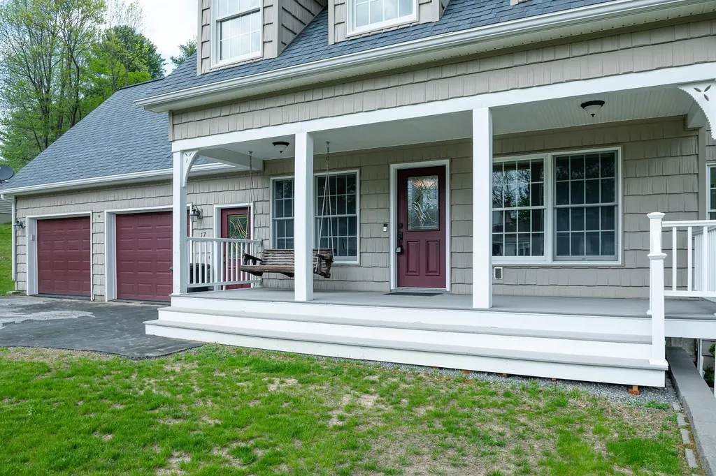 17 Waters Edge Drive Lewiston ME 04240