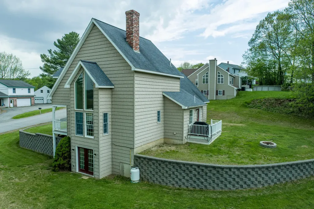17 Waters Edge Drive Lewiston ME 04240