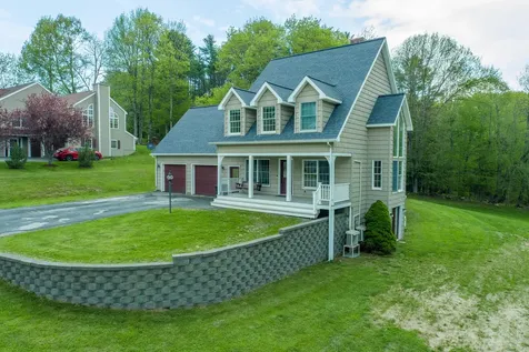 17 Waters Edge Drive Lewiston ME 04240