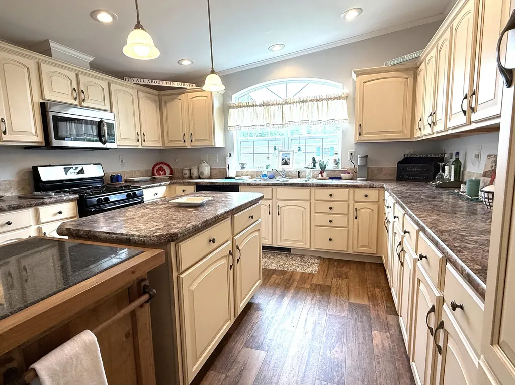 87 Anna Robert Circle Wells ME 04090