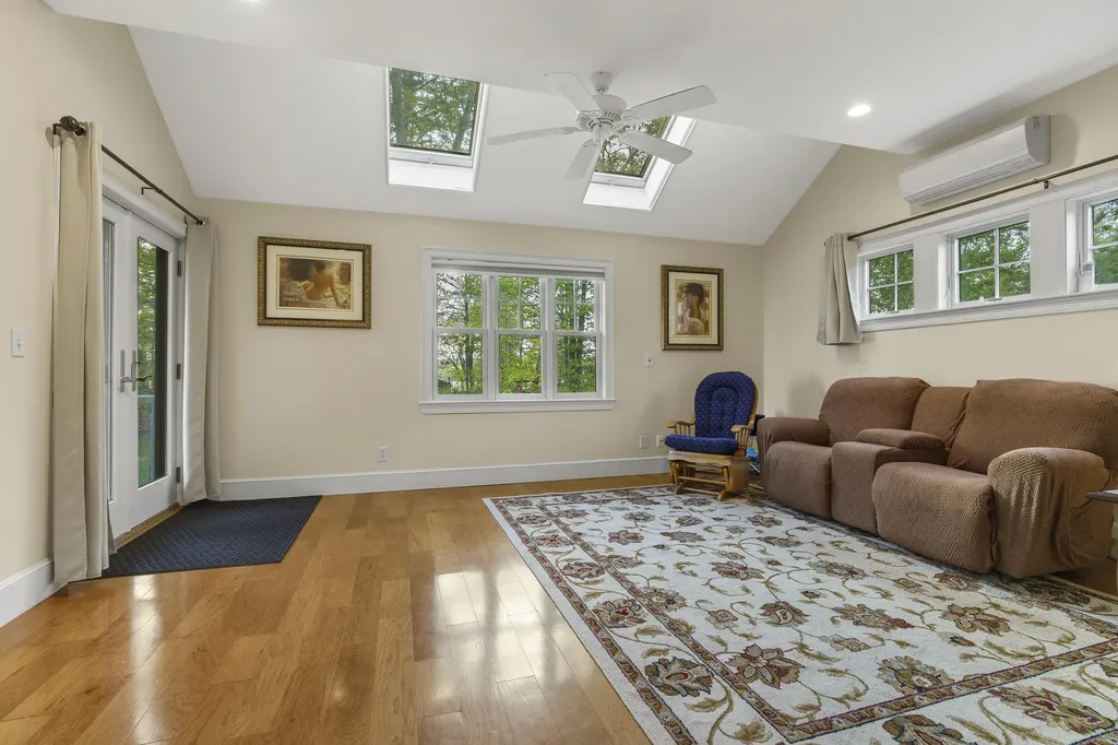 79 Fort Road Edgecomb ME 04556