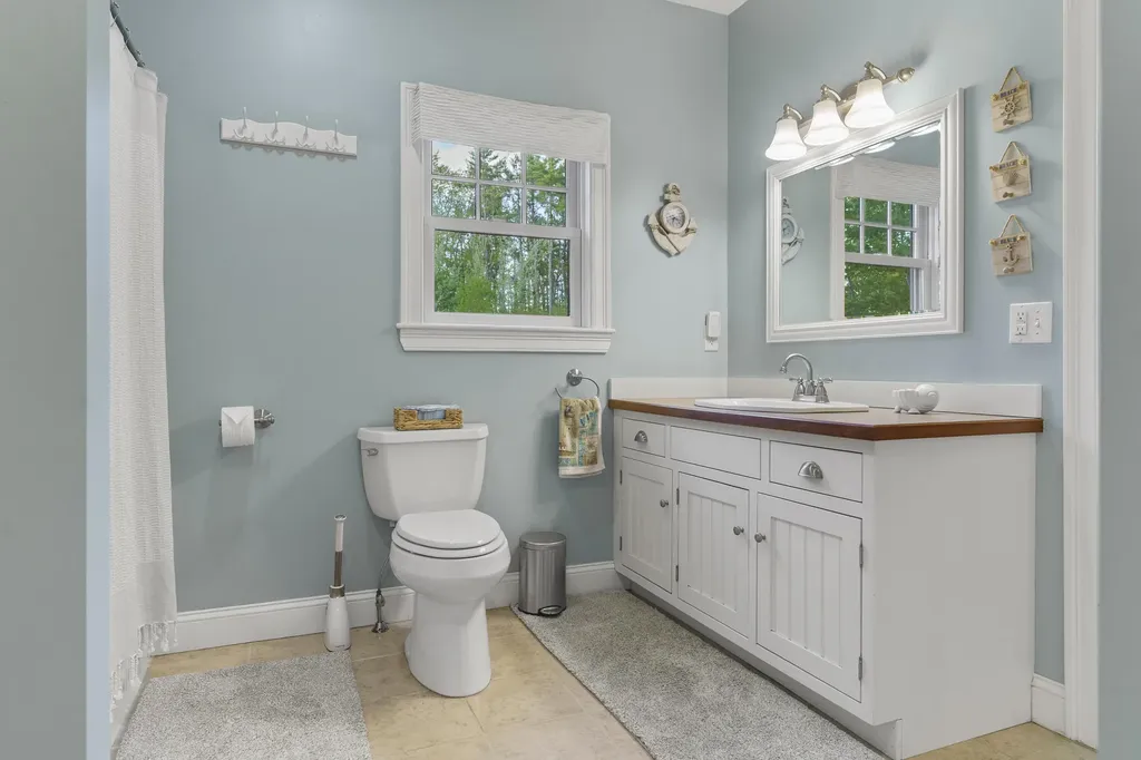 79 Fort Road Edgecomb ME 04556