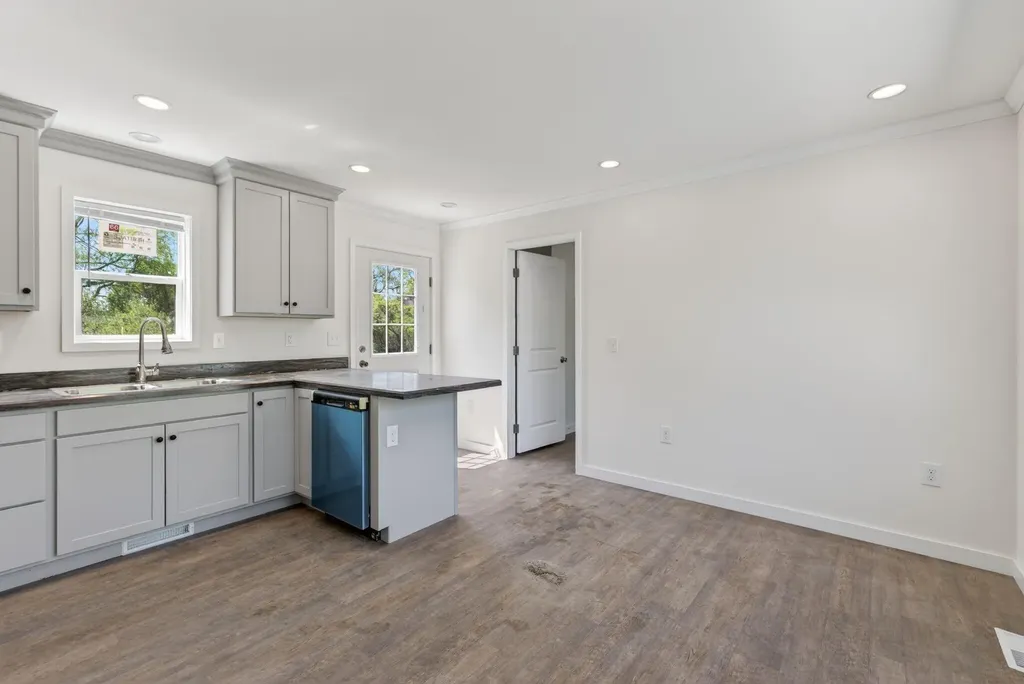 295 Old County Road Rockland ME 04841