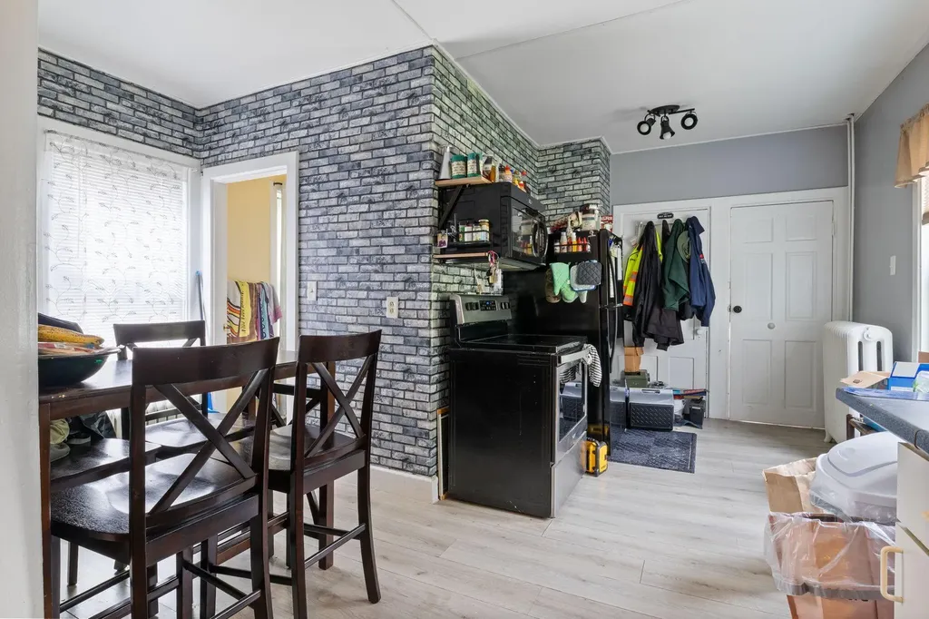 7 Porter Street Paris ME 04281
