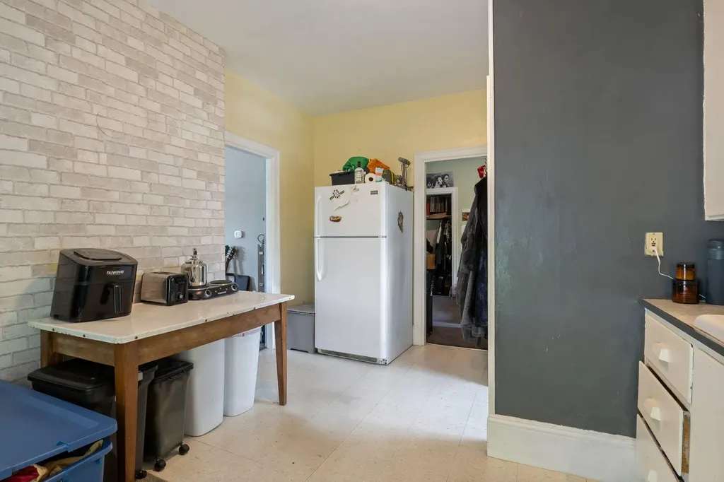 7 Porter Street Paris ME 04281