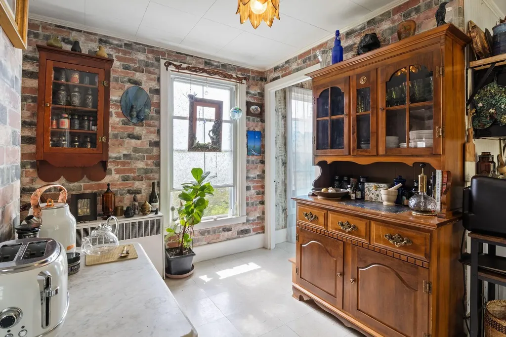 7 Porter Street Paris ME 04281