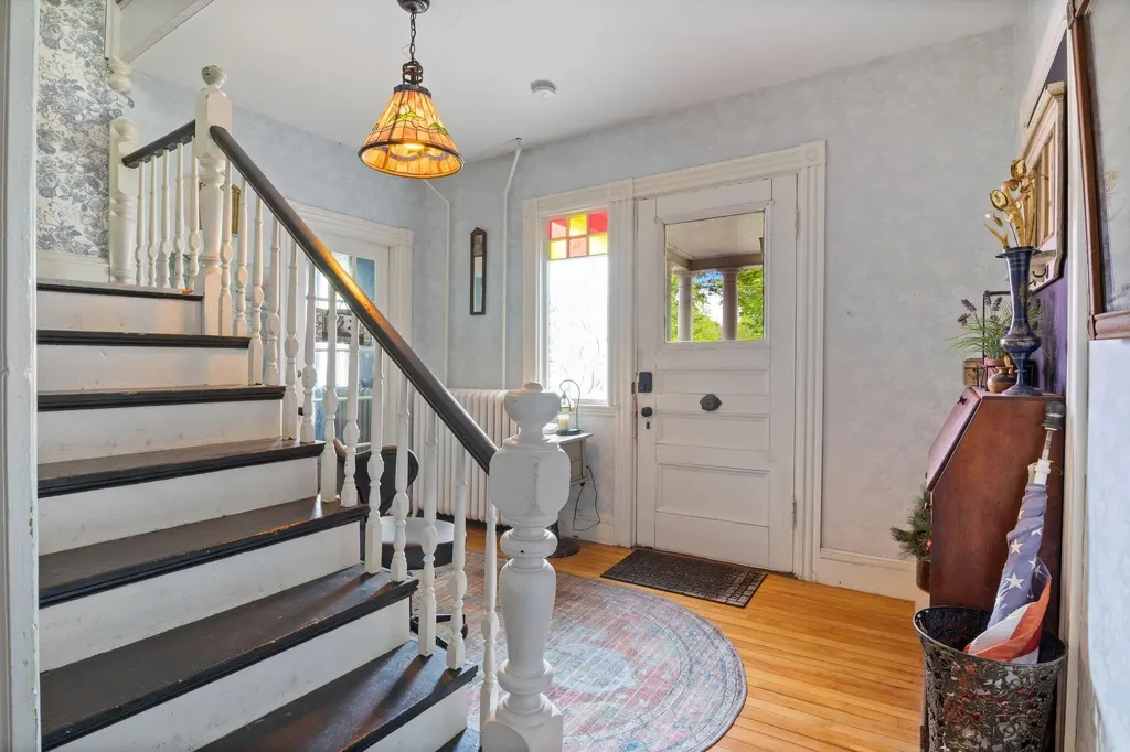 7 Porter Street Paris ME 04281