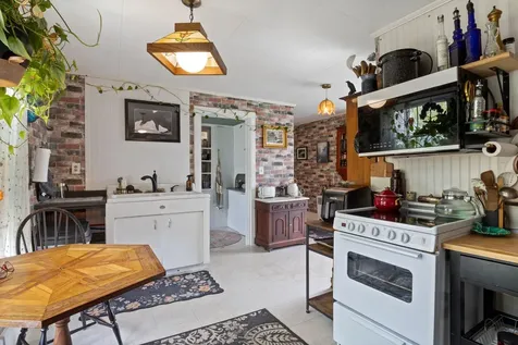 7 Porter Street Paris ME 04281