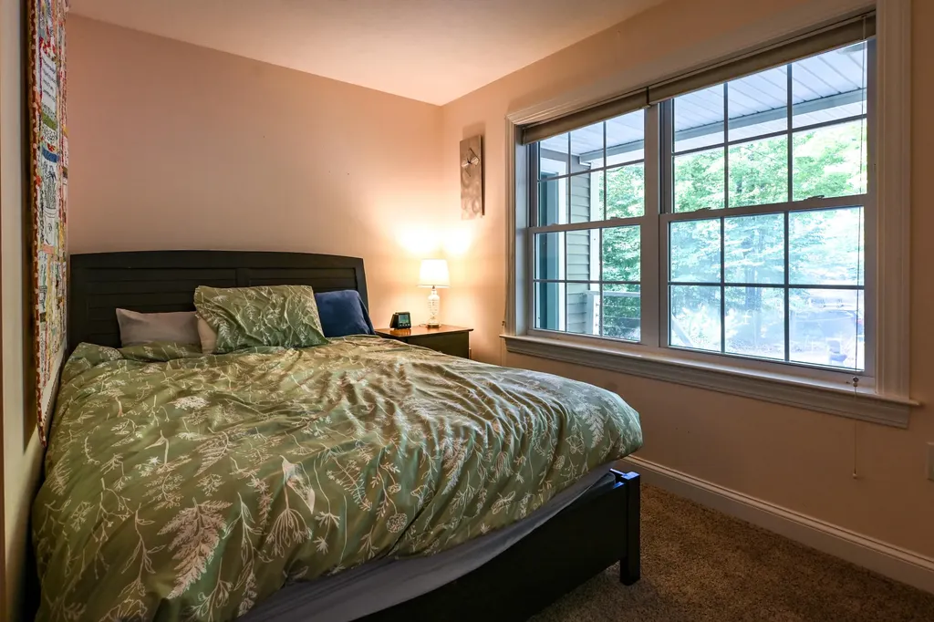 22 Eisenhower Court Naples ME 04055