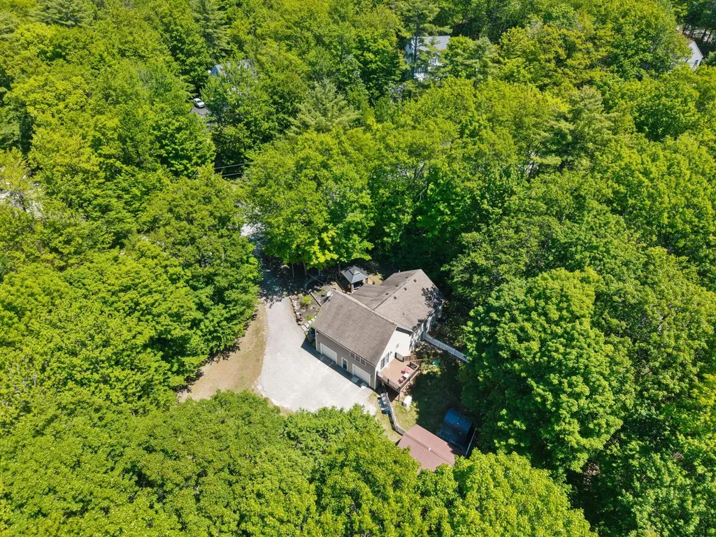 22 Eisenhower Court Naples ME 04055