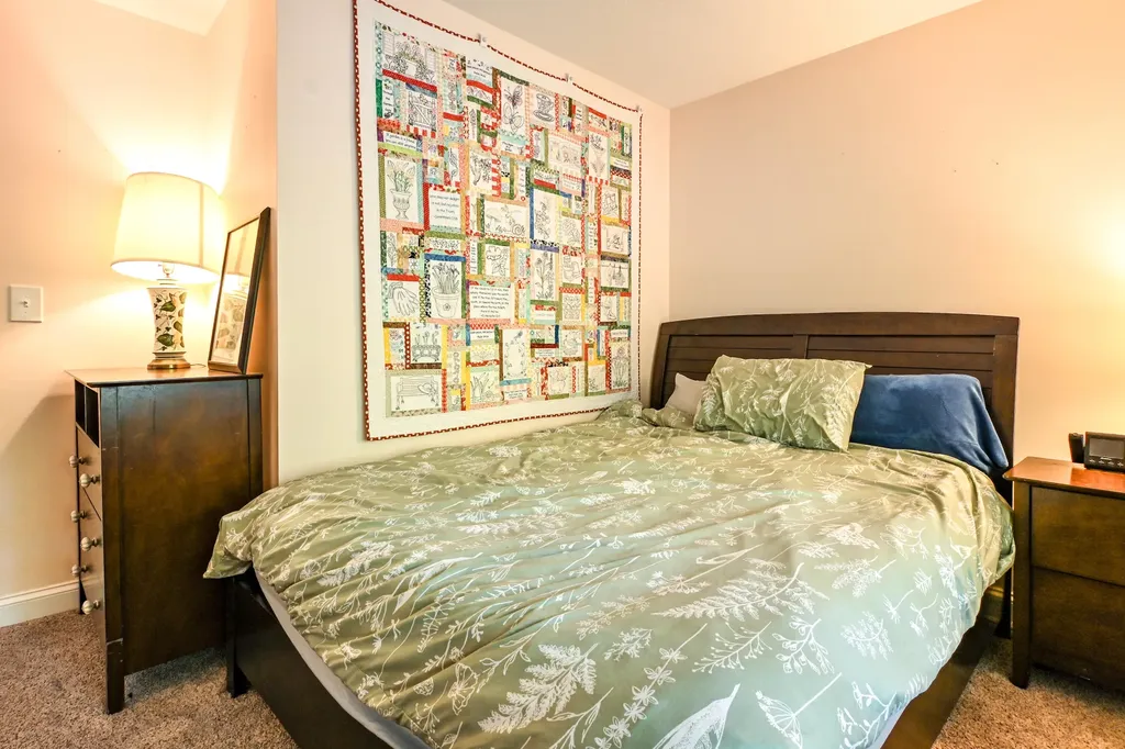 22 Eisenhower Court Naples ME 04055