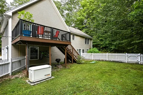 22 Eisenhower Court Naples ME 04055
