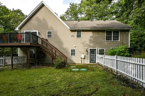 22 Eisenhower Court Naples ME 04055