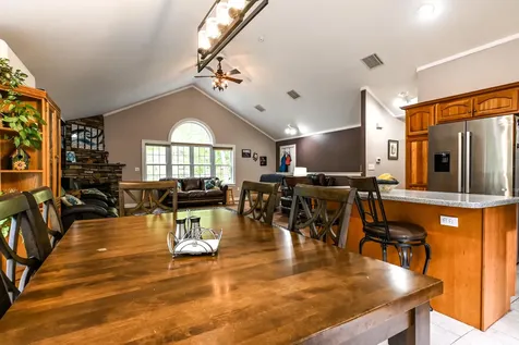 22 Eisenhower Court Naples ME 04055