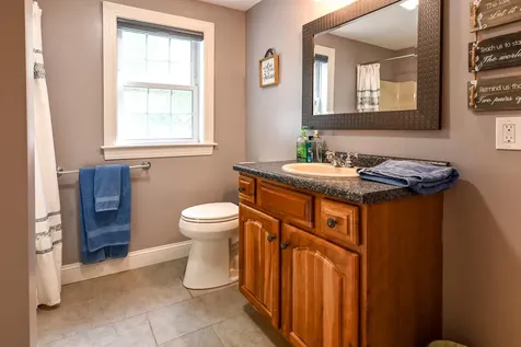 22 Eisenhower Court Naples ME 04055