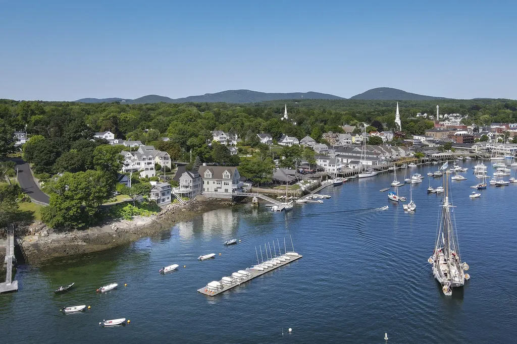 6 Bay Road Camden ME 04843
