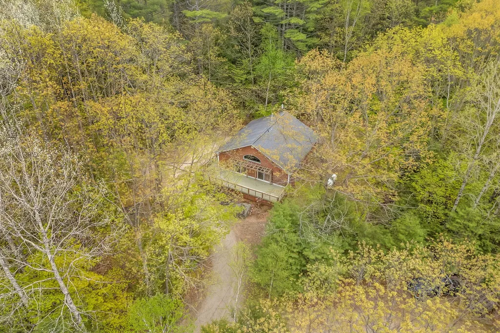 21 Hall Lane Norway ME 04268