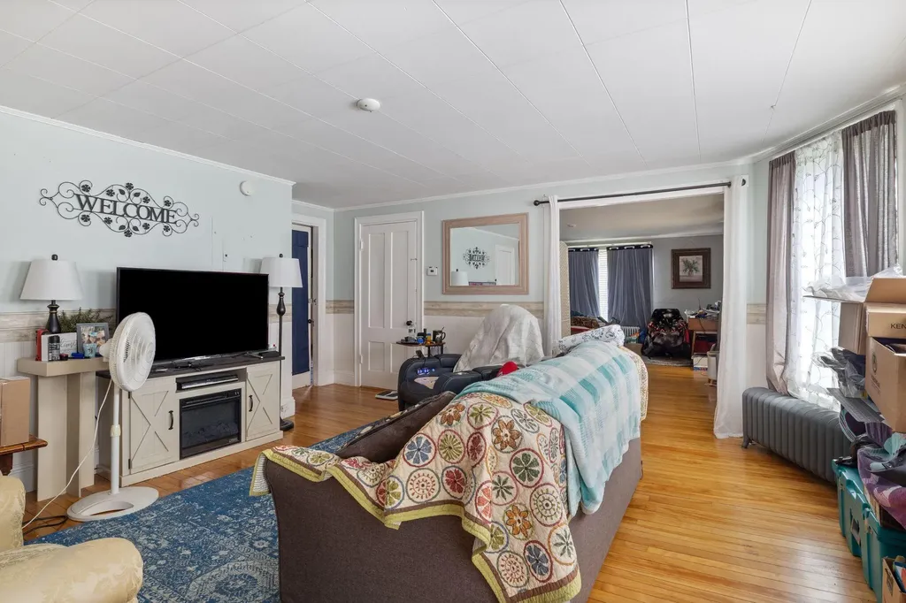7 Porter Street Paris ME 04281