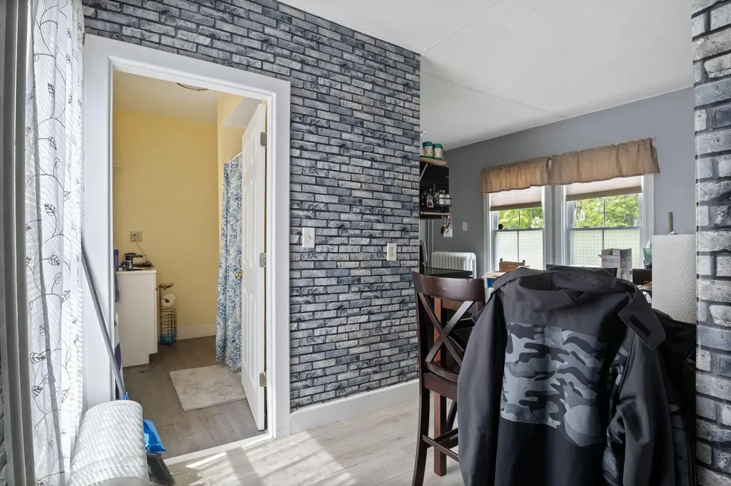 7 Porter Street Paris ME 04281