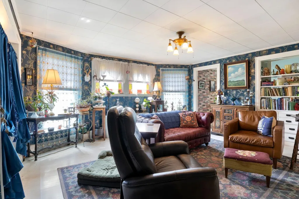 7 Porter Street Paris ME 04281