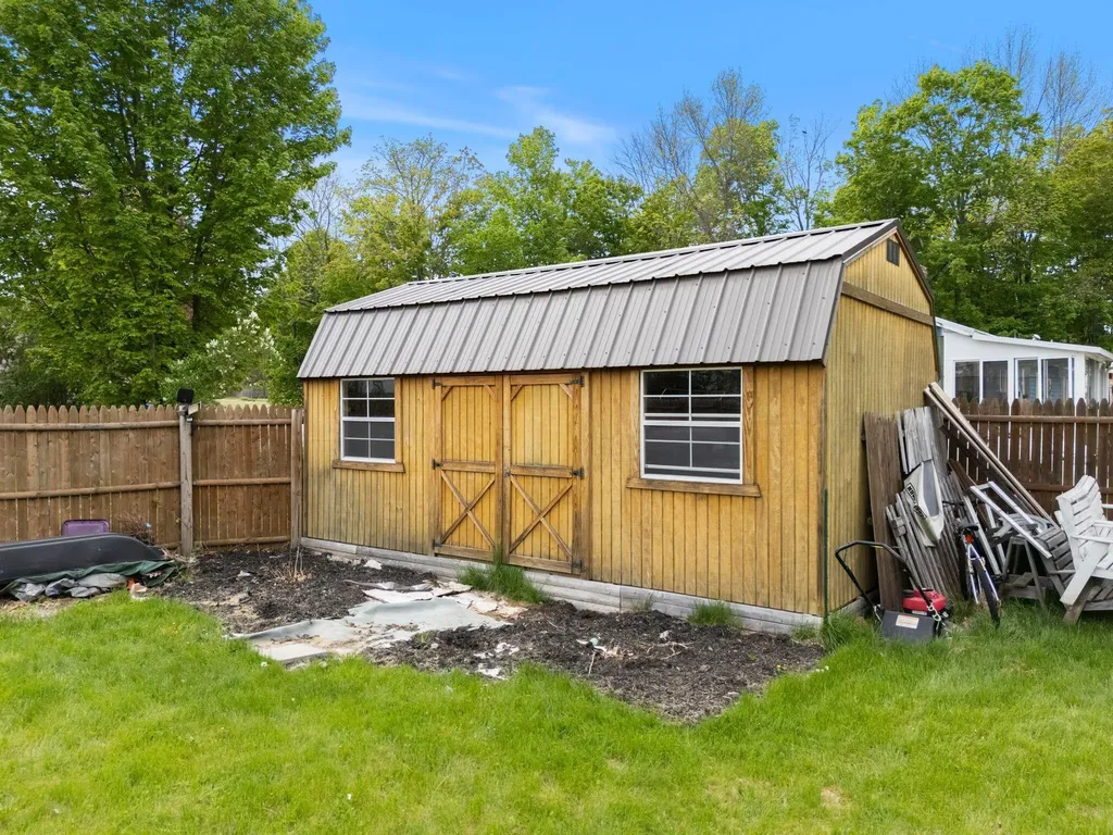 7 Porter Street Paris ME 04281