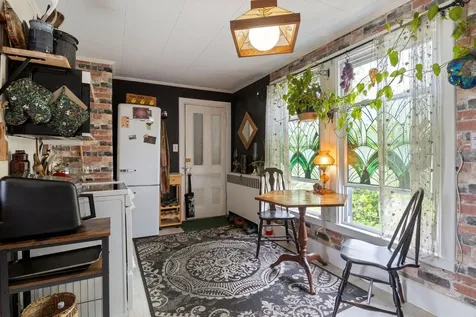 7 Porter Street Paris ME 04281