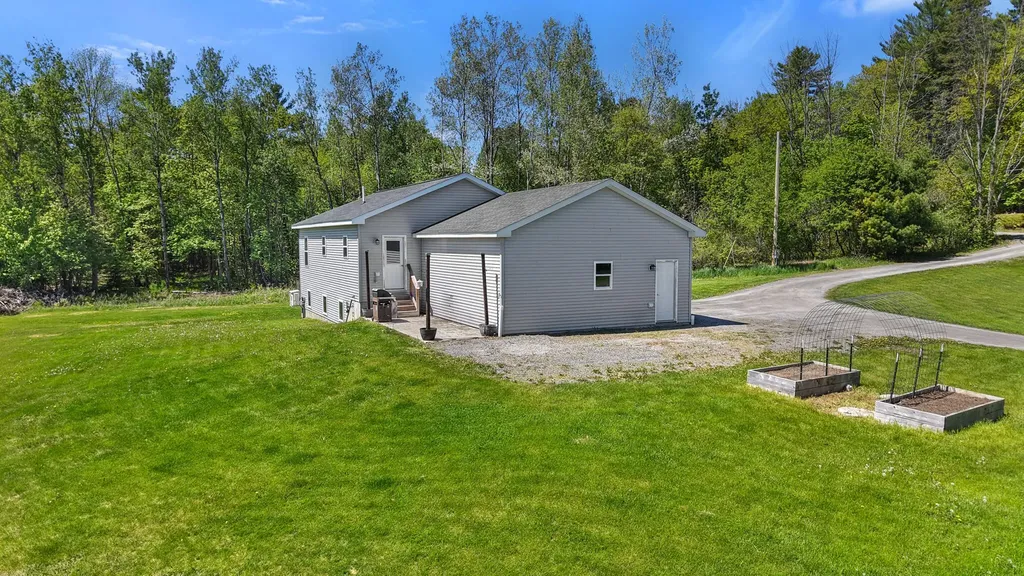 32 Pond Road Saint Albans ME 04971