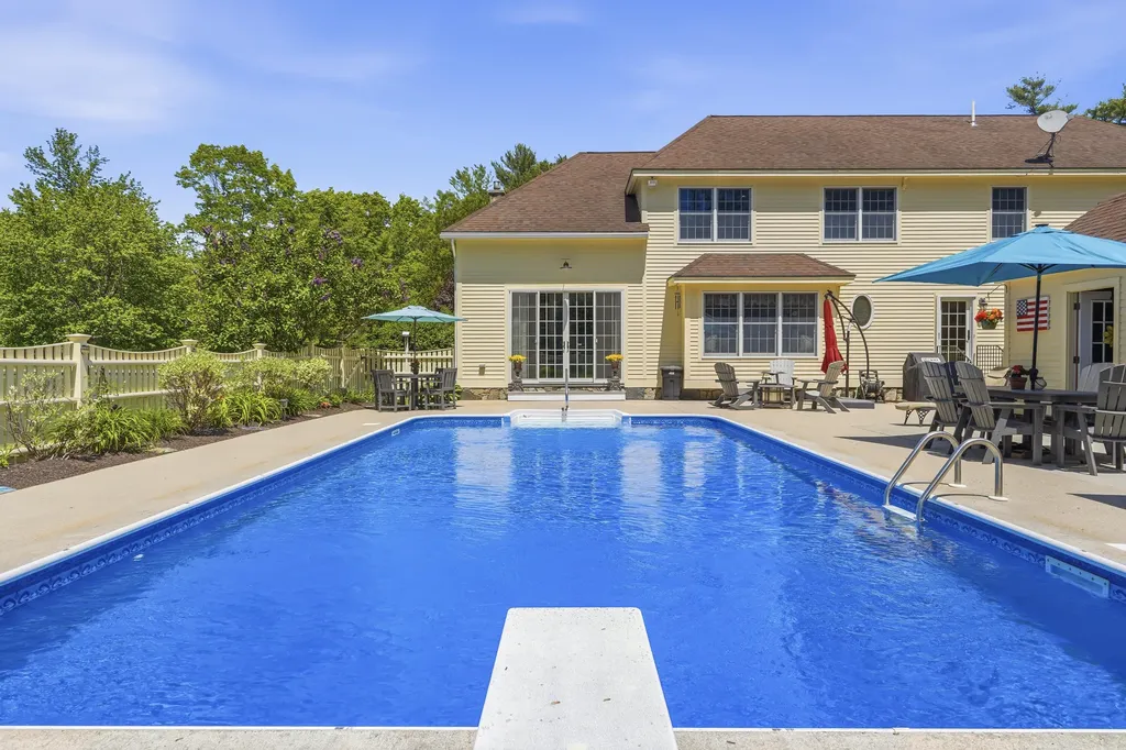 4 Cottagewood Lane Kennebunk ME 04043