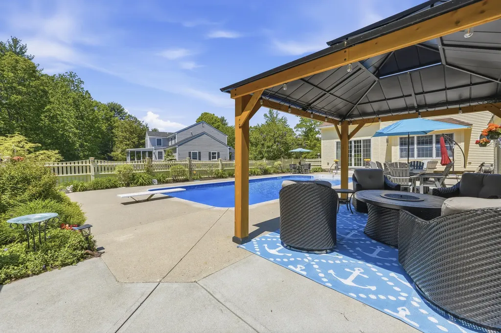 4 Cottagewood Lane Kennebunk ME 04043