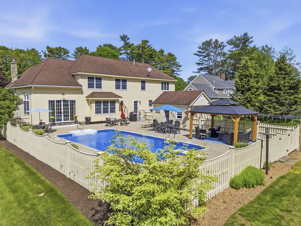 4 Cottagewood Lane Kennebunk ME 04043