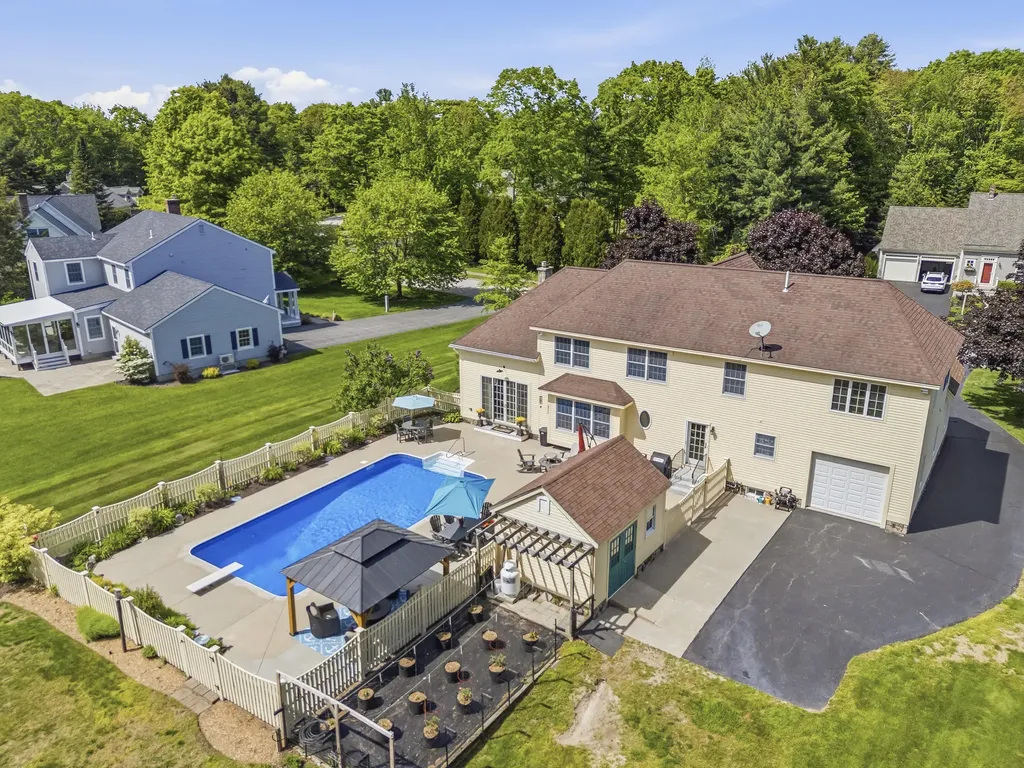 4 Cottagewood Lane Kennebunk ME 04043